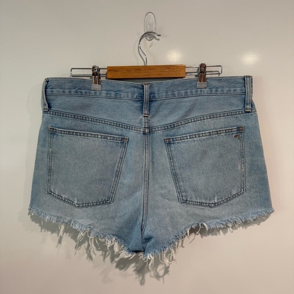 Madewell Relaxed Denim Shorts in Cedarcroft Wash - Picture 5 of 10